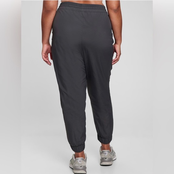 NWT - Gray Gap Fit Joggers. Size Large. MRSP $69.95. Workout, gym, lounging - Picture 3 of 7